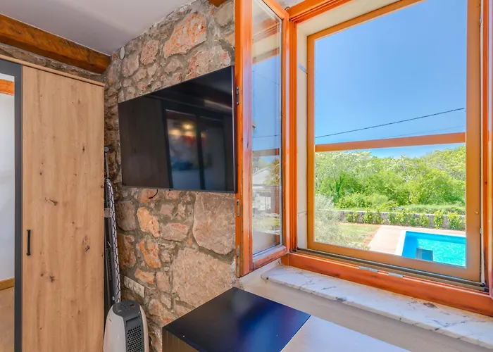 Villa Dora - Family House With Saltwater Pool In Gostinjac, Krk Island *