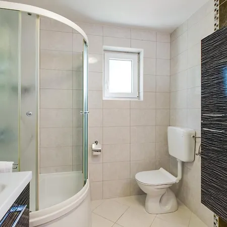 Dora - Family House With Saltwater Pool In Gostinjac, Krk Island Gostinjac