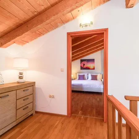 Dora - Family House With Saltwater Pool In Gostinjac, Krk Island Gostinjac