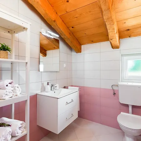 Dora - Family House With Saltwater Pool In Gostinjac, Krk Island Gostinjac