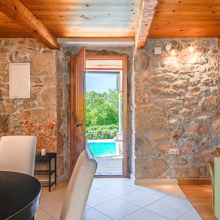 Dora - Family House With Saltwater Pool In Gostinjac, Krk Island Vilă