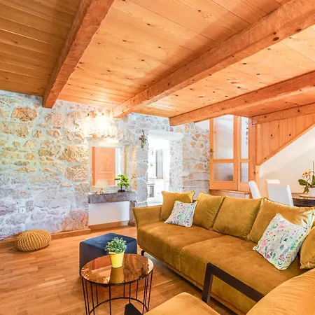 Villa Dora - Family House With Saltwater Pool In Gostinjac, Krk Island *