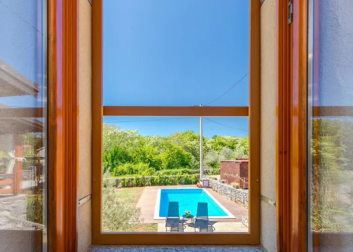 Willa Dora - Family House With Saltwater Pool In Gostinjac, Krk Island Gostinjac