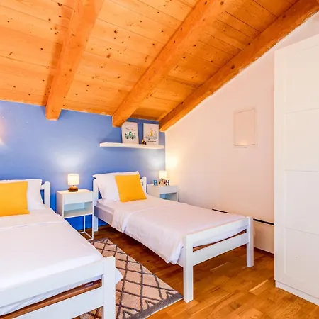 Dora - Family House With Saltwater Pool In Gostinjac, Krk Island Вилла Gostinjac