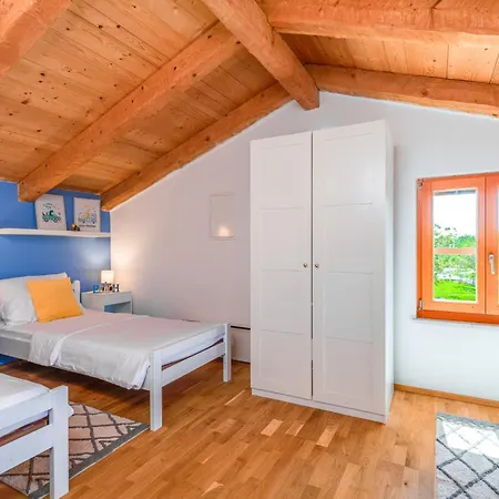 Вилла Dora - Family House With Saltwater Pool In Gostinjac, Krk Island *